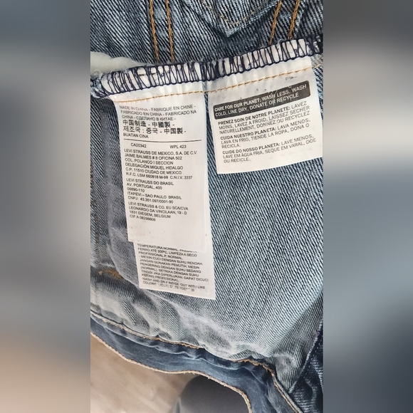Levi's Classic Indigo Jean Jacket - Picture 2 of 4